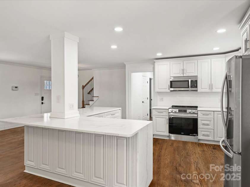 3453 Selwyn Avenue, Charlotte, NC 28209.  MLS# CAR4208971, YatesRealty ID 1060. Kitchen