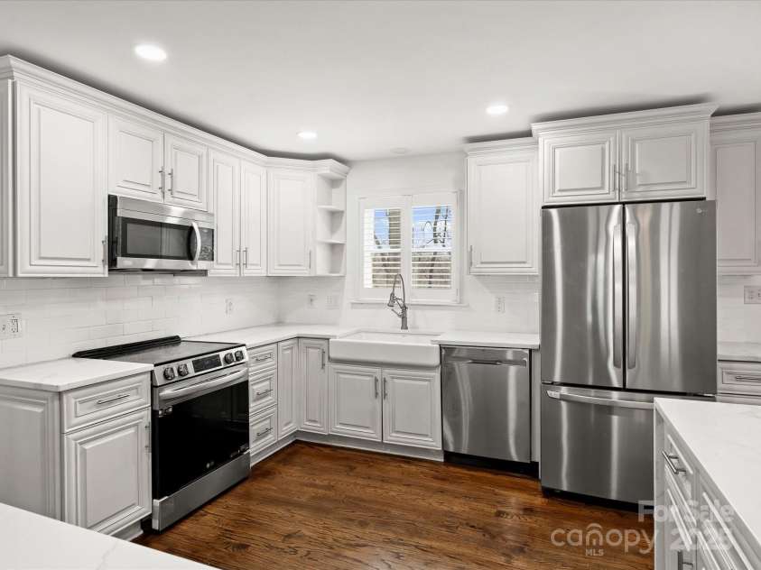 3453 Selwyn Avenue, Charlotte, NC 28209.  MLS# CAR4208971, YatesRealty ID 1060. Kitchen