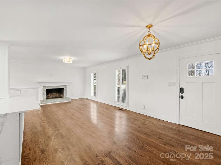 3453 Selwyn Avenue, Charlotte, NC 28209.  MLS# CAR4208971, YatesRealty ID 1060. Living Room