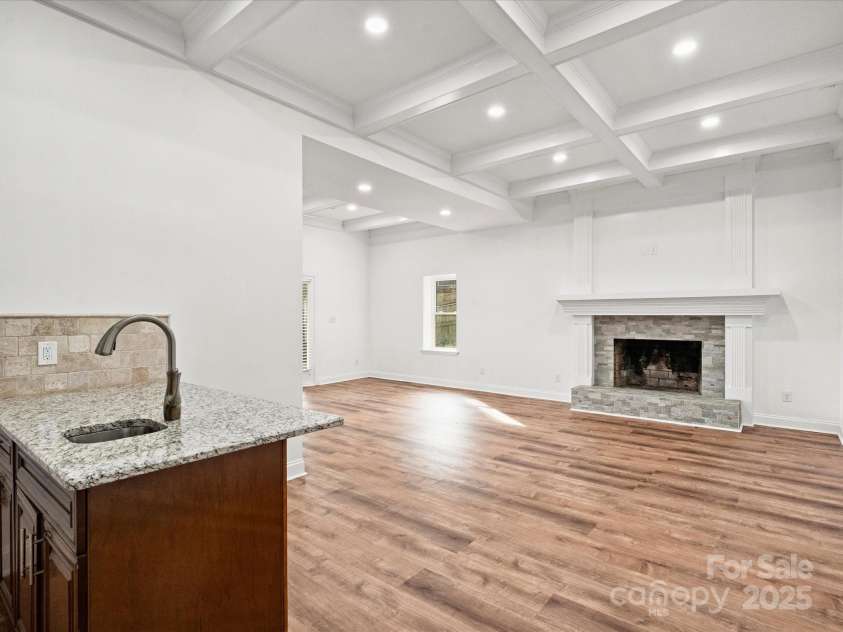 3453 Selwyn Avenue, Charlotte, NC 28209.  MLS# CAR4208971, YatesRealty ID 1060. Lower Level Bonus Room