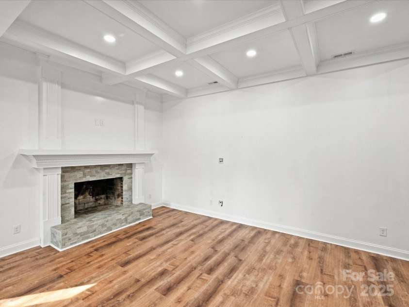 3453 Selwyn Avenue, Charlotte, NC 28209.  MLS# CAR4208971, YatesRealty ID 1060. Lower Level Bonus Room