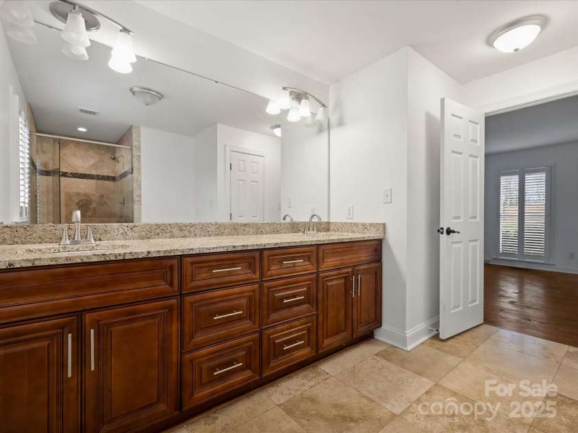 3453 Selwyn Avenue, Charlotte, NC 28209.  MLS# CAR4208971, YatesRealty ID 1060. Primary Bathroom
