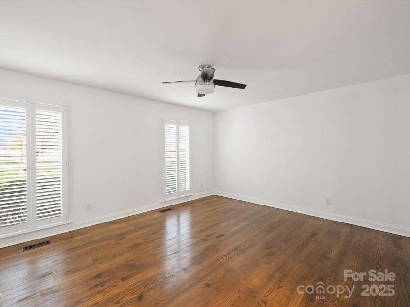 3453 Selwyn Avenue, Charlotte, NC 28209.  MLS# CAR4208971, YatesRealty ID 1060. Primary Bedroom