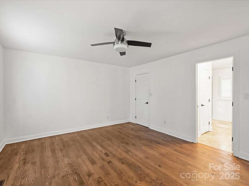 3453 Selwyn Avenue, Charlotte, NC 28209.  MLS# CAR4208971, YatesRealty ID 1060. Primary Bedroom