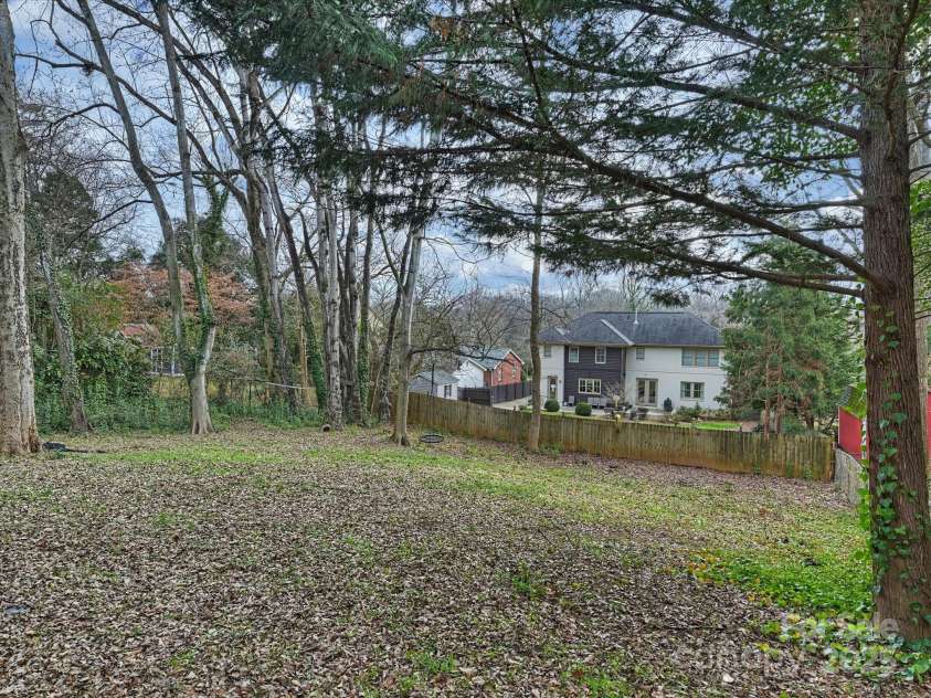 3453 Selwyn Avenue, Charlotte, NC 28209.  MLS# CAR4208971, YatesRealty ID 1060. Rear Yard