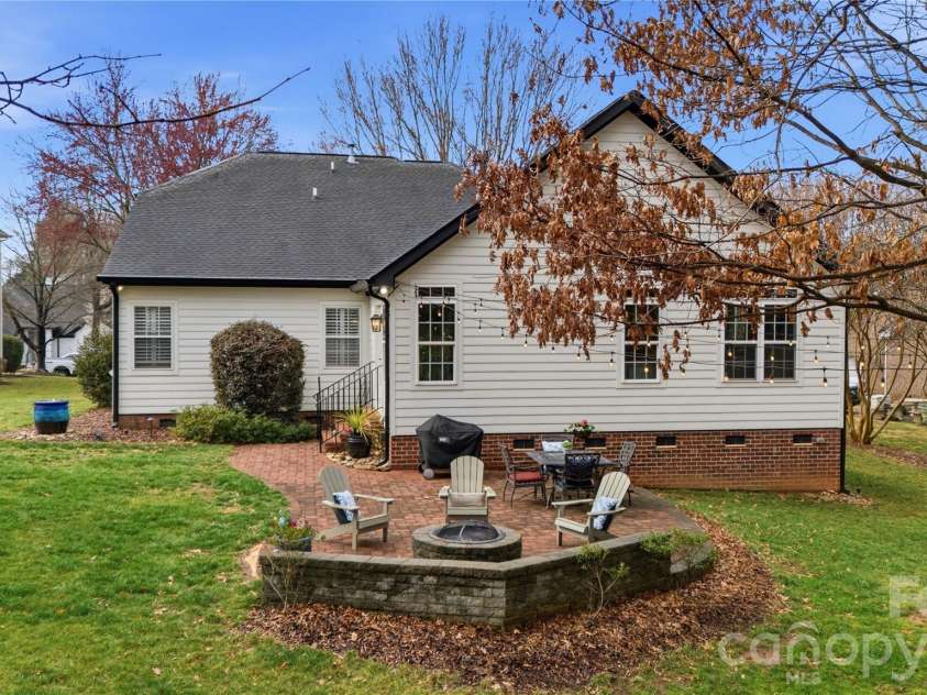 21428 John Pines Drive, Cornelius, NC 28031.  MLS# CAR4349491, YatesRealty ID 10602. 
