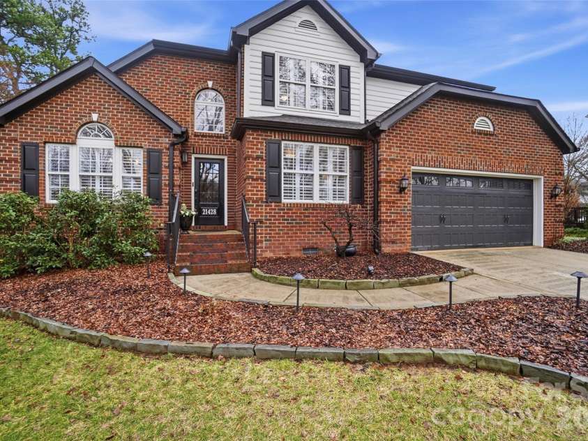 21428 John Pines Drive, Cornelius, NC 28031.  MLS# CAR4349491, YatesRealty ID 10602. 