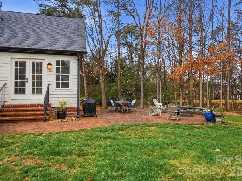 21428 John Pines Drive, Cornelius, NC 28031.  MLS# CAR4349491, YatesRealty ID 10602. 