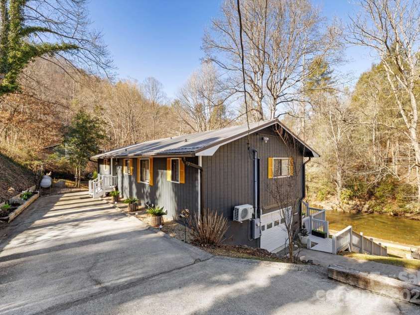 228 White Oak Road, Waynesville, NC 28785.  MLS# CAR4215162, YatesRealty ID 10603. 