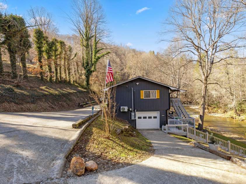 228 White Oak Road, Waynesville, NC 28785.  MLS# CAR4215162, YatesRealty ID 10603. 