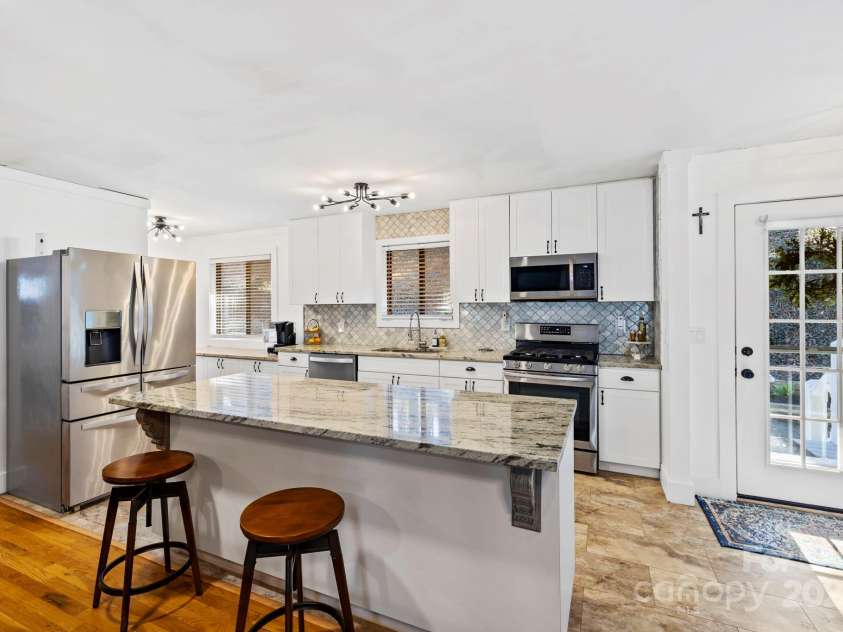228 White Oak Road, Waynesville, NC 28785.  MLS# CAR4215162, YatesRealty ID 10603. Beautifully updated kitchen