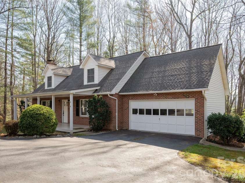 9 Justin Drive, Etowah, NC 28729.  MLS# CAR4363868, YatesRealty ID 10603. 