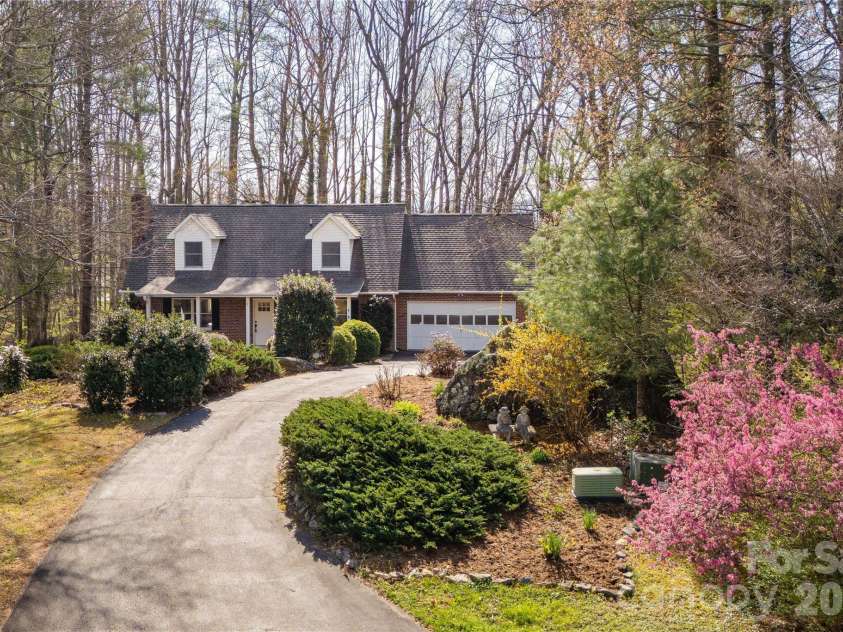 9 Justin Drive, Etowah, NC 28729.  MLS# CAR4363868, YatesRealty ID 10603. 