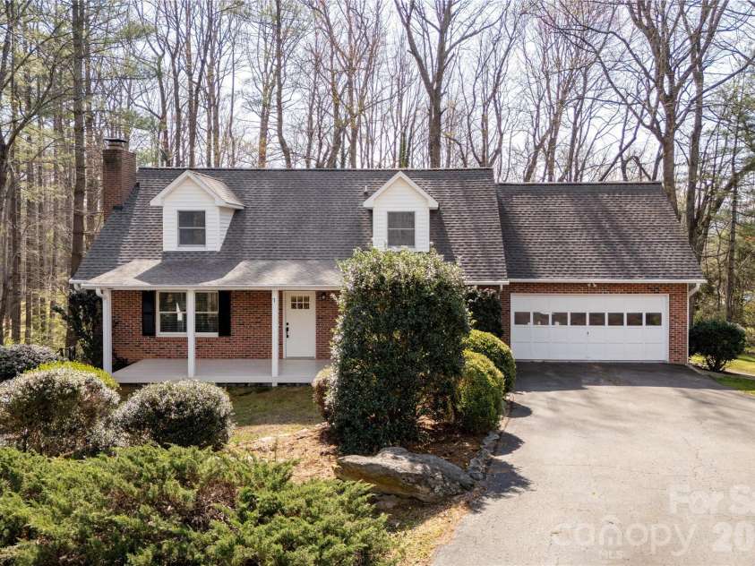 9 Justin Drive, Etowah, NC 28729.  MLS# CAR4363868, YatesRealty ID 10603. 