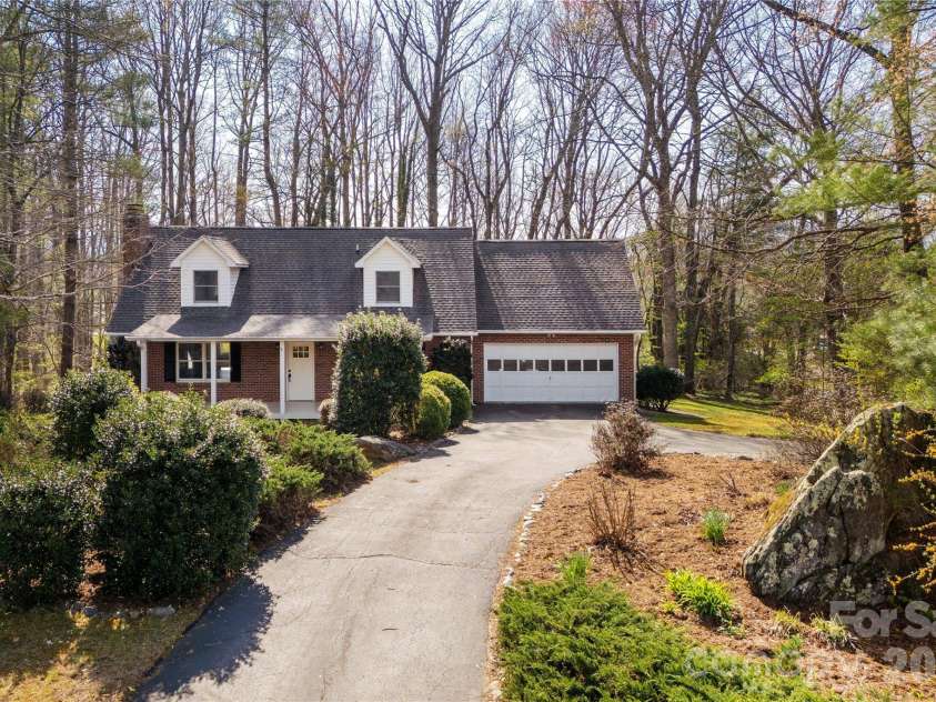 9 Justin Drive, Etowah, NC 28729.  MLS# CAR4363868, YatesRealty ID 10603. 