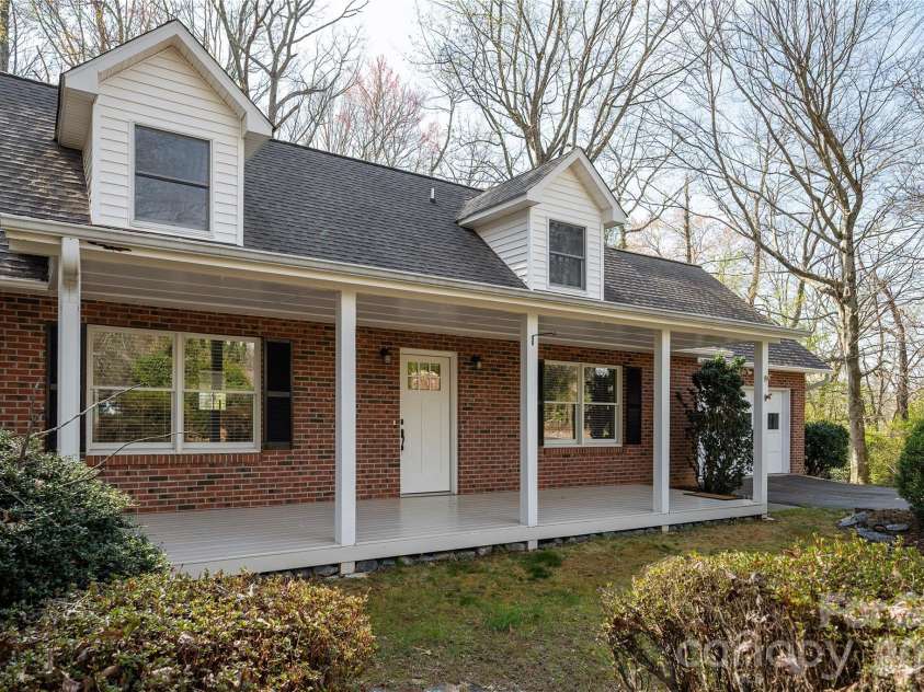 9 Justin Drive, Etowah, NC 28729.  MLS# CAR4363868, YatesRealty ID 10603. 