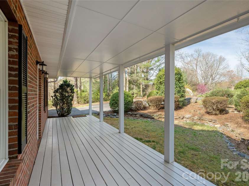9 Justin Drive, Etowah, NC 28729.  MLS# CAR4363868, YatesRealty ID 10603. 