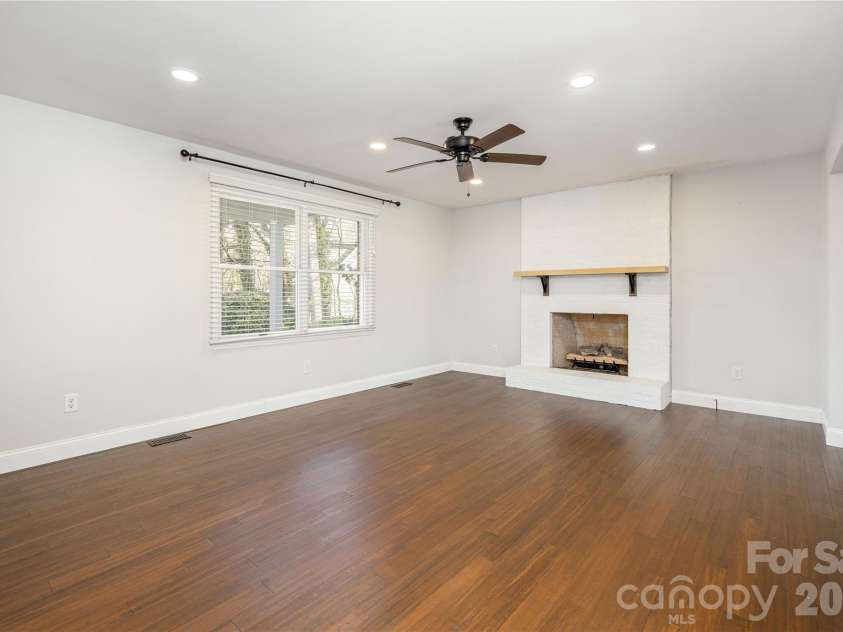 9 Justin Drive, Etowah, NC 28729.  MLS# CAR4363868, YatesRealty ID 10603. 