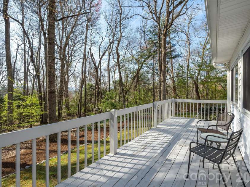 9 Justin Drive, Etowah, NC 28729.  MLS# CAR4363868, YatesRealty ID 10603. 