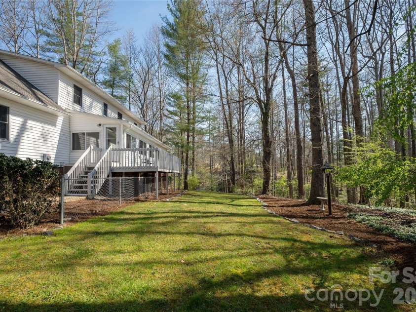 9 Justin Drive, Etowah, NC 28729.  MLS# CAR4363868, YatesRealty ID 10603. 