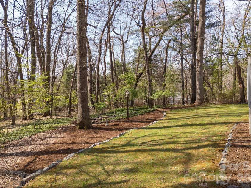 9 Justin Drive, Etowah, NC 28729.  MLS# CAR4363868, YatesRealty ID 10603. 