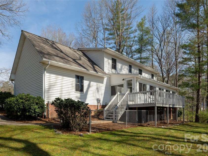 9 Justin Drive, Etowah, NC 28729.  MLS# CAR4363868, YatesRealty ID 10603. 