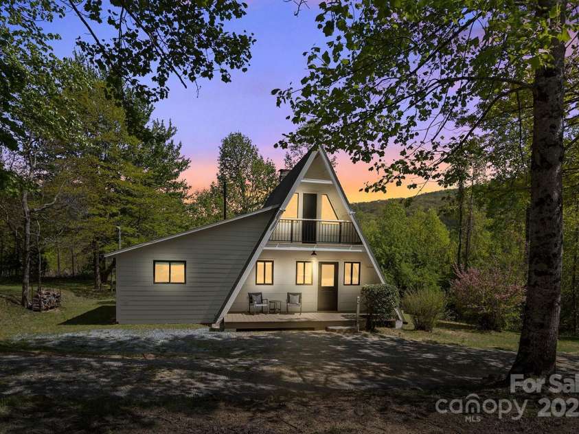 826 Shumont Road, Black Mountain, NC 28711.  MLS# CAR4239452, YatesRealty ID 10604. 