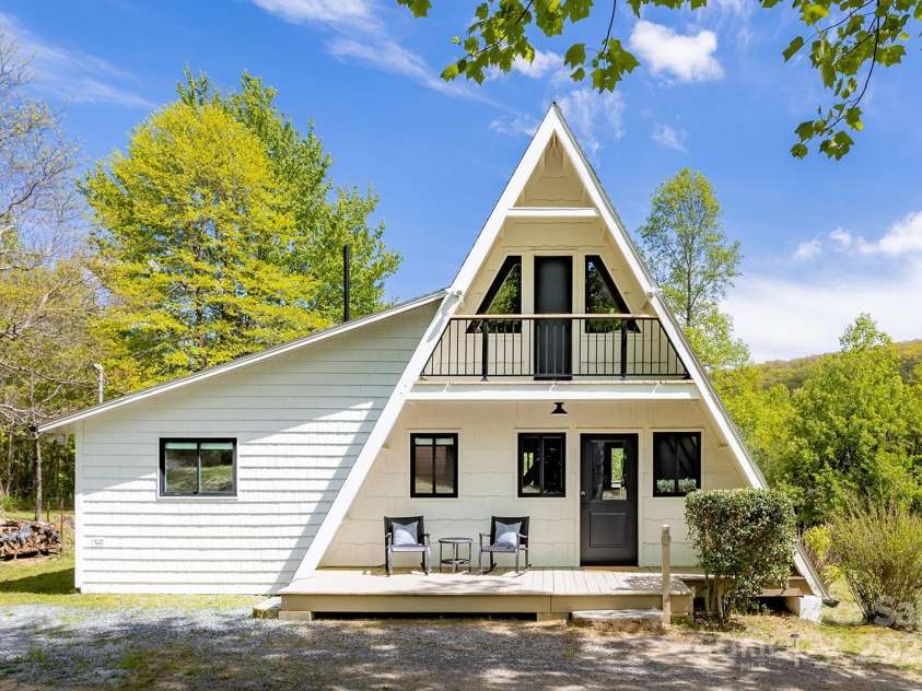 826 Shumont Road, Black Mountain, NC 28711.  MLS# CAR4239452, YatesRealty ID 10604. 