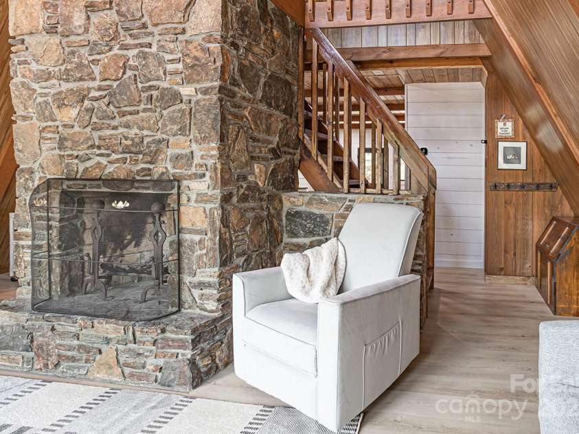 826 Shumont Road, Black Mountain, NC 28711.  MLS# CAR4239452, YatesRealty ID 10604. 