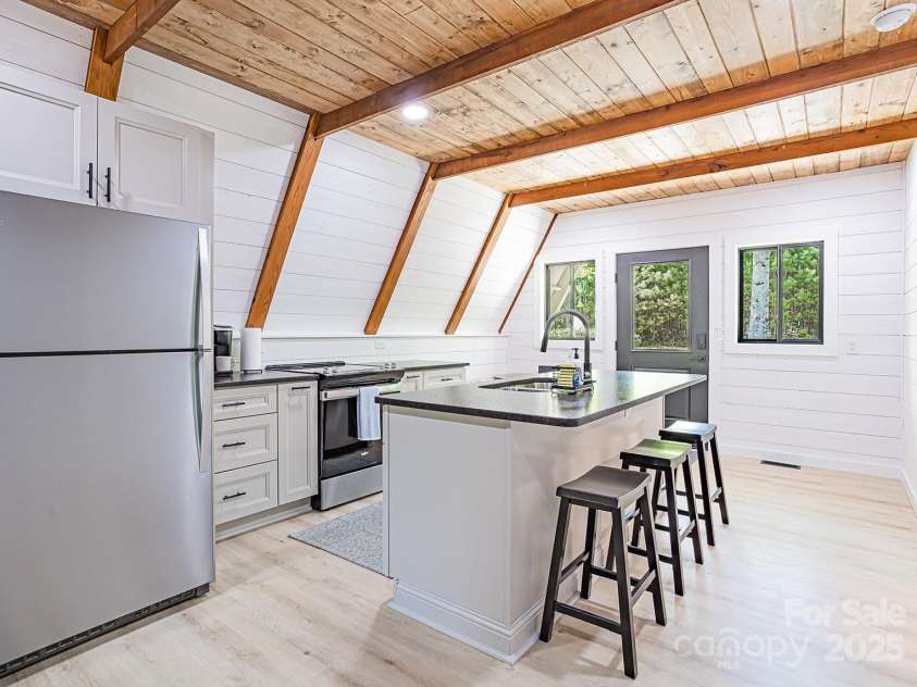 826 Shumont Road, Black Mountain, NC 28711.  MLS# CAR4239452, YatesRealty ID 10604. 