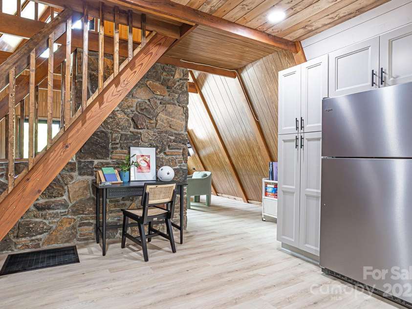 826 Shumont Road, Black Mountain, NC 28711.  MLS# CAR4239452, YatesRealty ID 10604. 