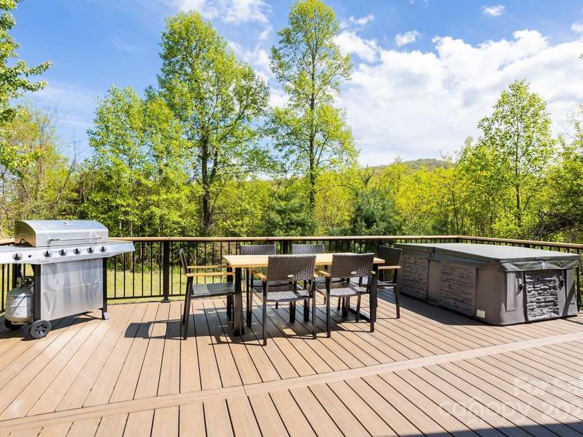 826 Shumont Road, Black Mountain, NC 28711.  MLS# CAR4239452, YatesRealty ID 10604. 