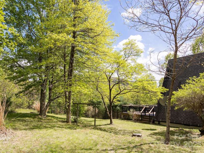 826 Shumont Road, Black Mountain, NC 28711.  MLS# CAR4239452, YatesRealty ID 10604. 