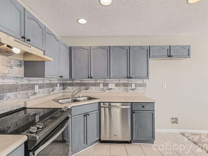 4557 Antelope Lane, Charlotte, NC 28269.  MLS# CAR4331221, YatesRealty ID 10606. 
