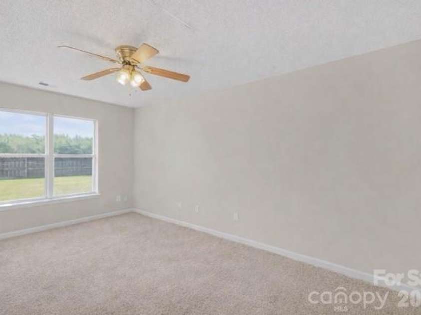 4557 Antelope Lane, Charlotte, NC 28269.  MLS# CAR4331221, YatesRealty ID 10606. 