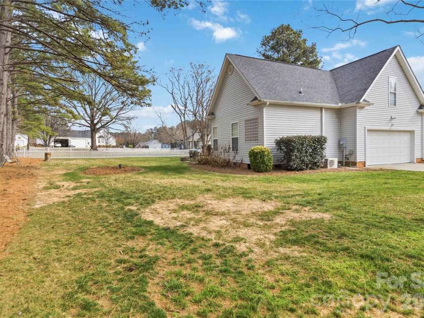 2140 Dolly Rose Drive, York, SC 29745.  MLS# CAR4352328, YatesRealty ID 10607. 