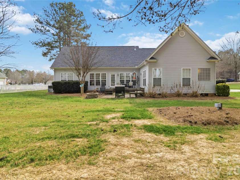 2140 Dolly Rose Drive, York, SC 29745.  MLS# CAR4352328, YatesRealty ID 10607. 