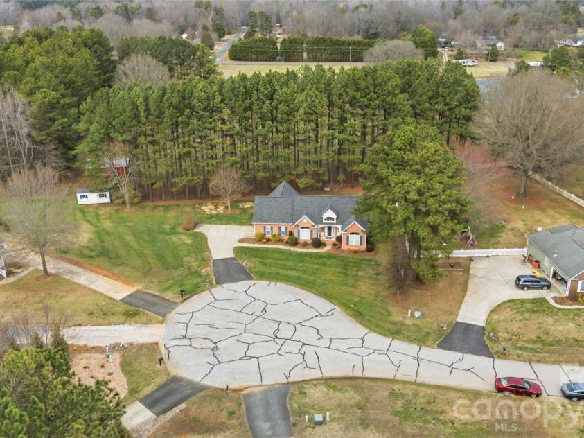2140 Dolly Rose Drive, York, SC 29745.  MLS# CAR4352328, YatesRealty ID 10607. 