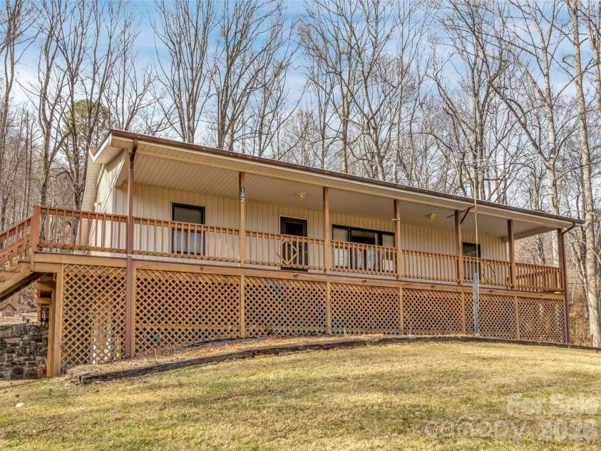 122 Vinewood Drive, Waynesville, NC 28786.  MLS# CAR4354915, YatesRealty ID 10608. 