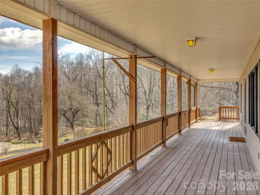 122 Vinewood Drive, Waynesville, NC 28786.  MLS# CAR4354915, YatesRealty ID 10608. 