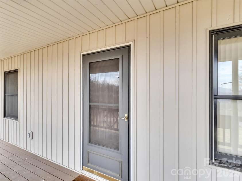 122 Vinewood Drive, Waynesville, NC 28786.  MLS# CAR4354915, YatesRealty ID 10608. 