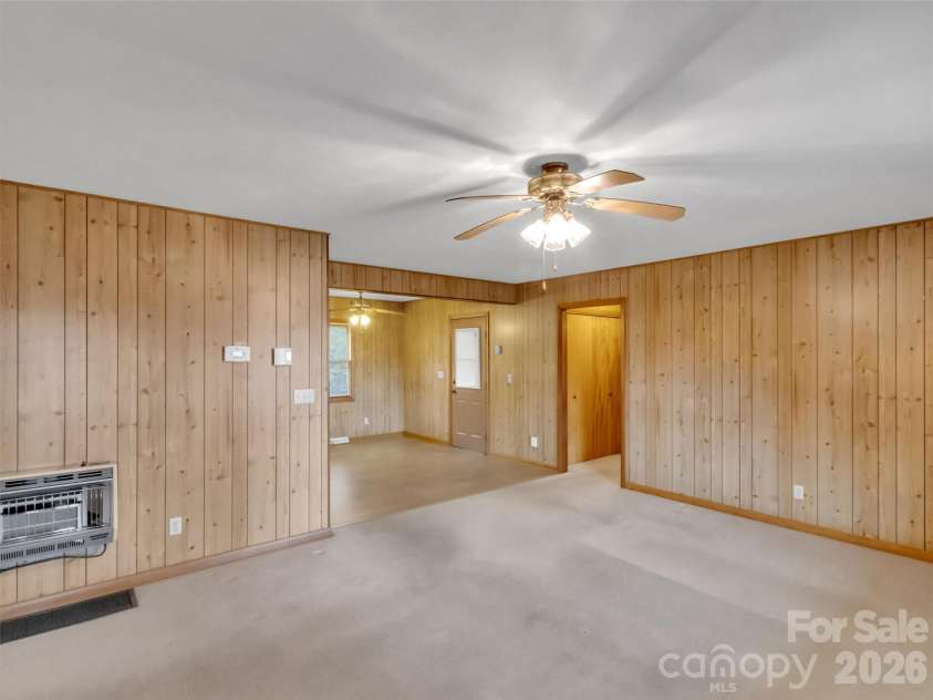 122 Vinewood Drive, Waynesville, NC 28786.  MLS# CAR4354915, YatesRealty ID 10608. 