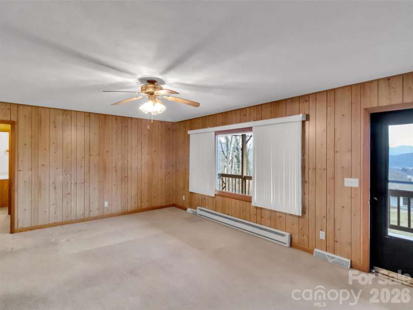 122 Vinewood Drive, Waynesville, NC 28786.  MLS# CAR4354915, YatesRealty ID 10608. 