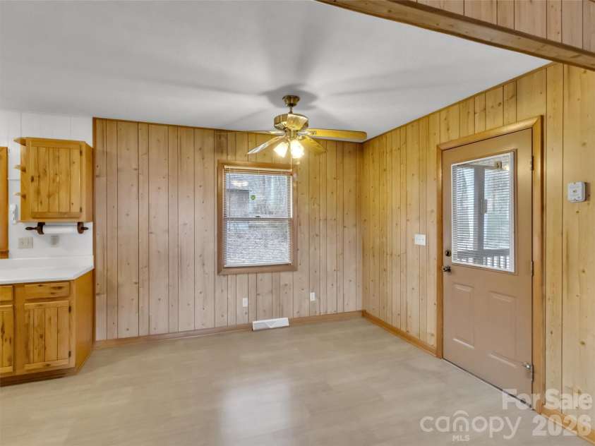 122 Vinewood Drive, Waynesville, NC 28786.  MLS# CAR4354915, YatesRealty ID 10608. 