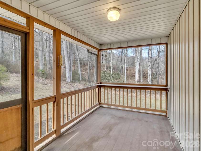 122 Vinewood Drive, Waynesville, NC 28786.  MLS# CAR4354915, YatesRealty ID 10608. 