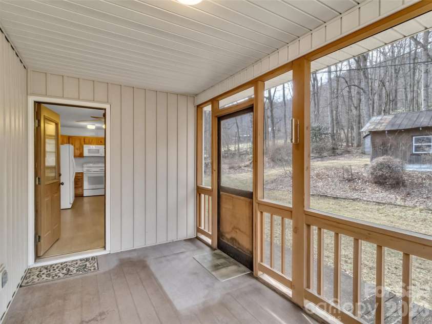 122 Vinewood Drive, Waynesville, NC 28786.  MLS# CAR4354915, YatesRealty ID 10608. 