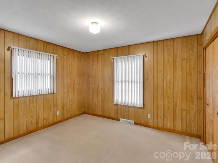122 Vinewood Drive, Waynesville, NC 28786.  MLS# CAR4354915, YatesRealty ID 10608. 