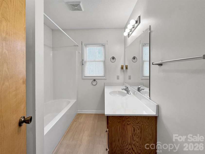 122 Vinewood Drive, Waynesville, NC 28786.  MLS# CAR4354915, YatesRealty ID 10608. 