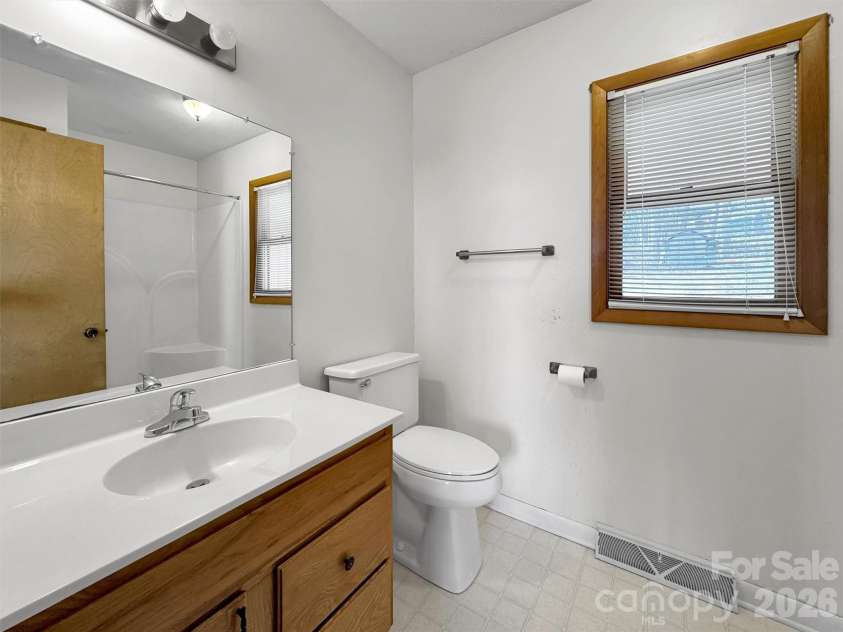 122 Vinewood Drive, Waynesville, NC 28786.  MLS# CAR4354915, YatesRealty ID 10608. 