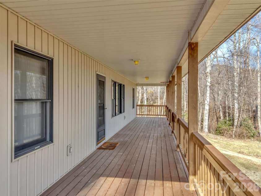 122 Vinewood Drive, Waynesville, NC 28786.  MLS# CAR4354915, YatesRealty ID 10608. 